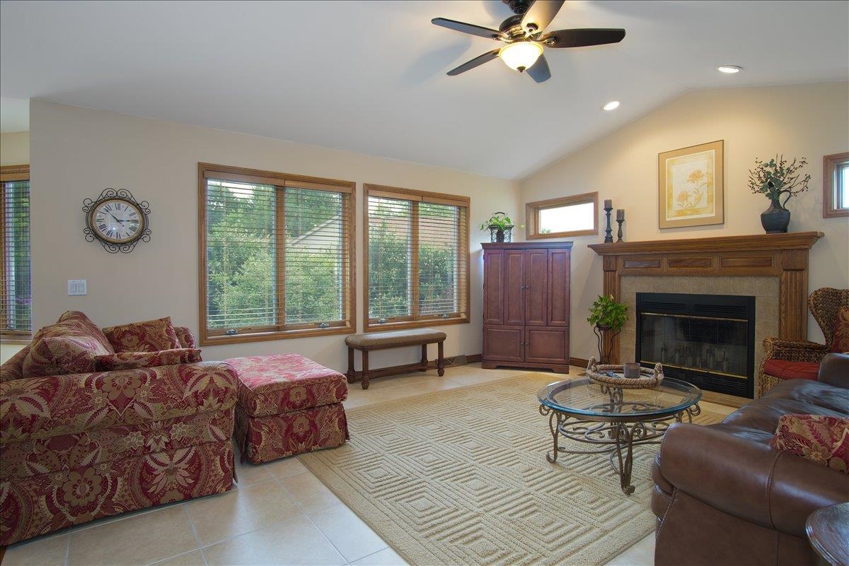 2308 Dynes Way Sun Prairie, WI 53590 - Photo 13 of 69