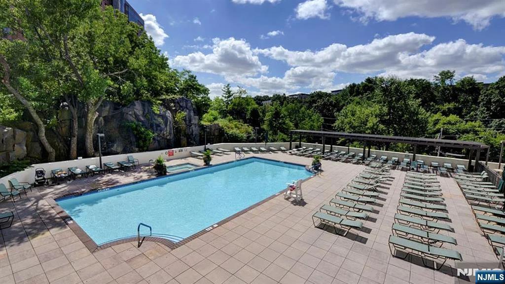 250 Gorge Road, Unit 8J Cliffside Park, NJ 07010 - Photo 24 of 36