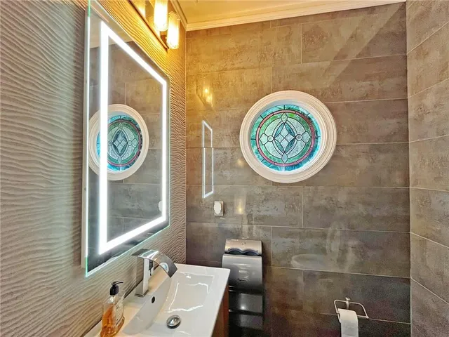 $1,290,000 | 6709 Wooded Cove Court, Flowery Branch, GA 30542