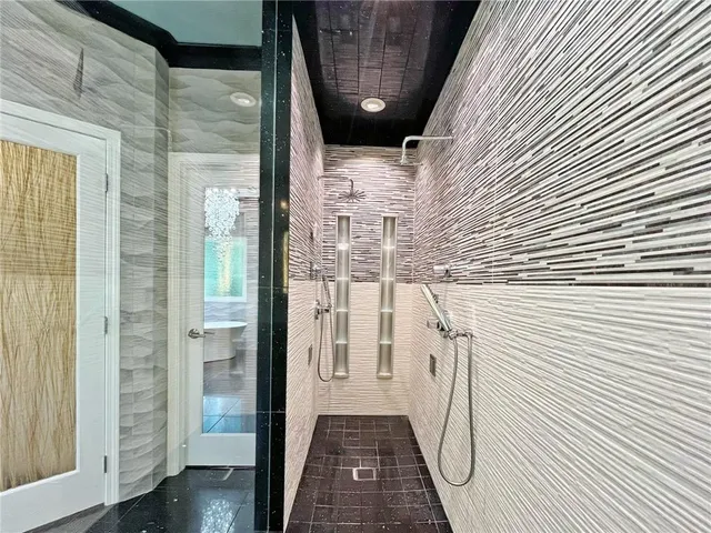 $1,290,000 | 6709 Wooded Cove Court, Flowery Branch, GA 30542