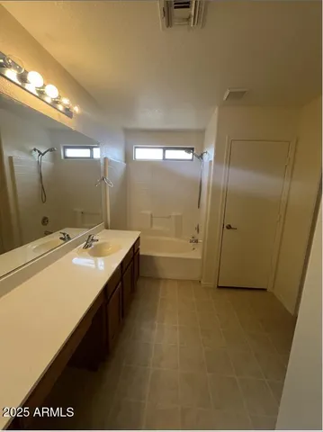 $1,795 | 3911 East Longhorn Drive, Gilbert, AZ 85297