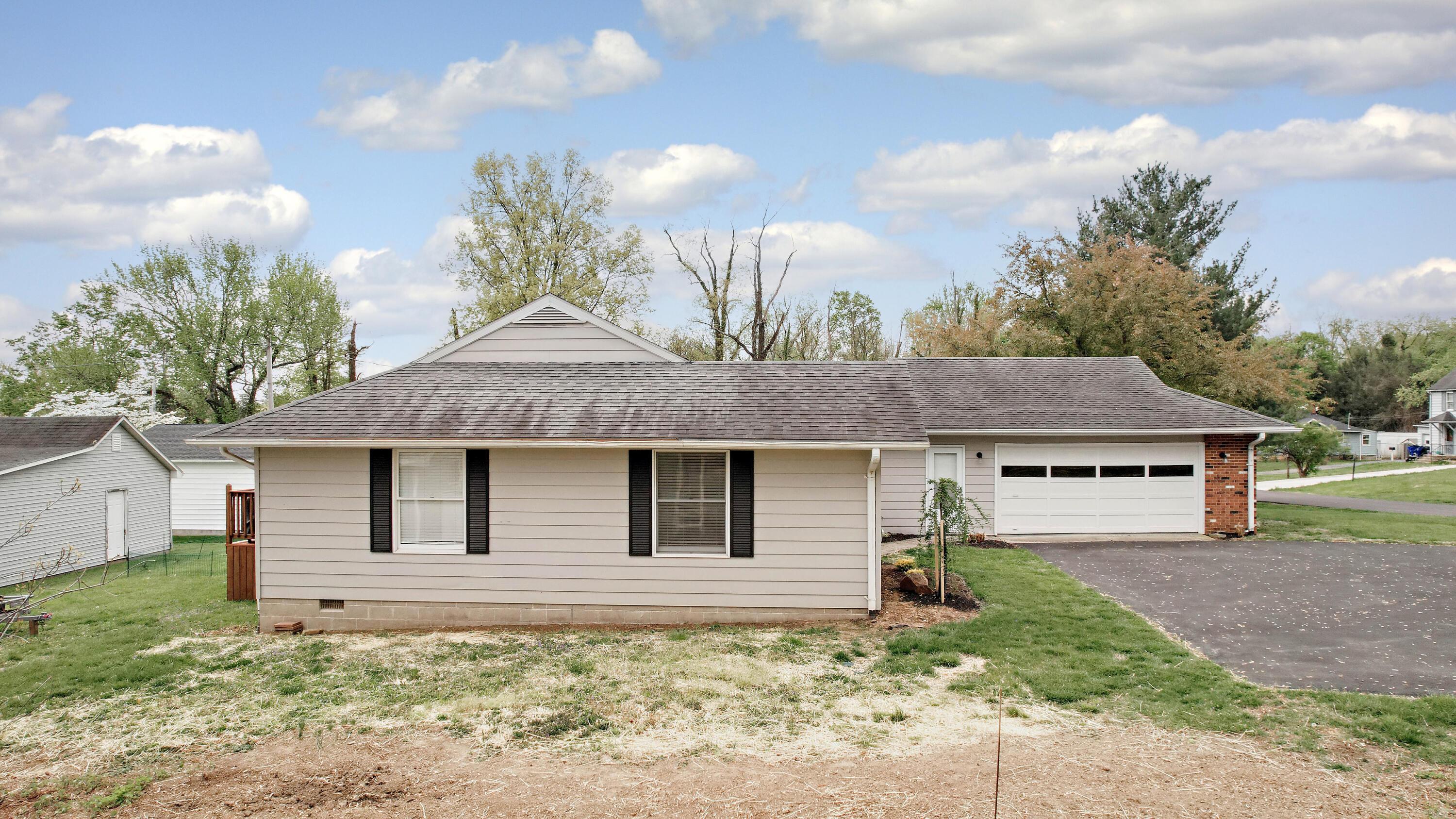 173 Sunbury Road Chillicothe, OH 45601 - Photo 3 of 59 003