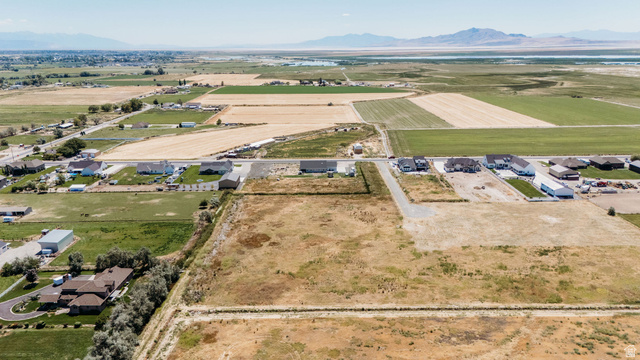 5752 West 2425th North, Unit 4 Hooper, UT 84315 - Photo 3 of 20