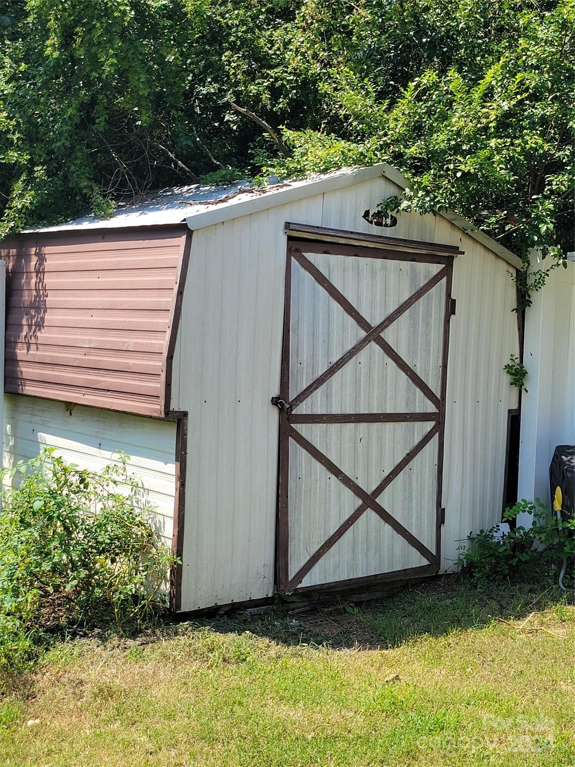 802 McLain Road Kannapolis, NC 28083 - Photo 17 of 20 a view of a backyard