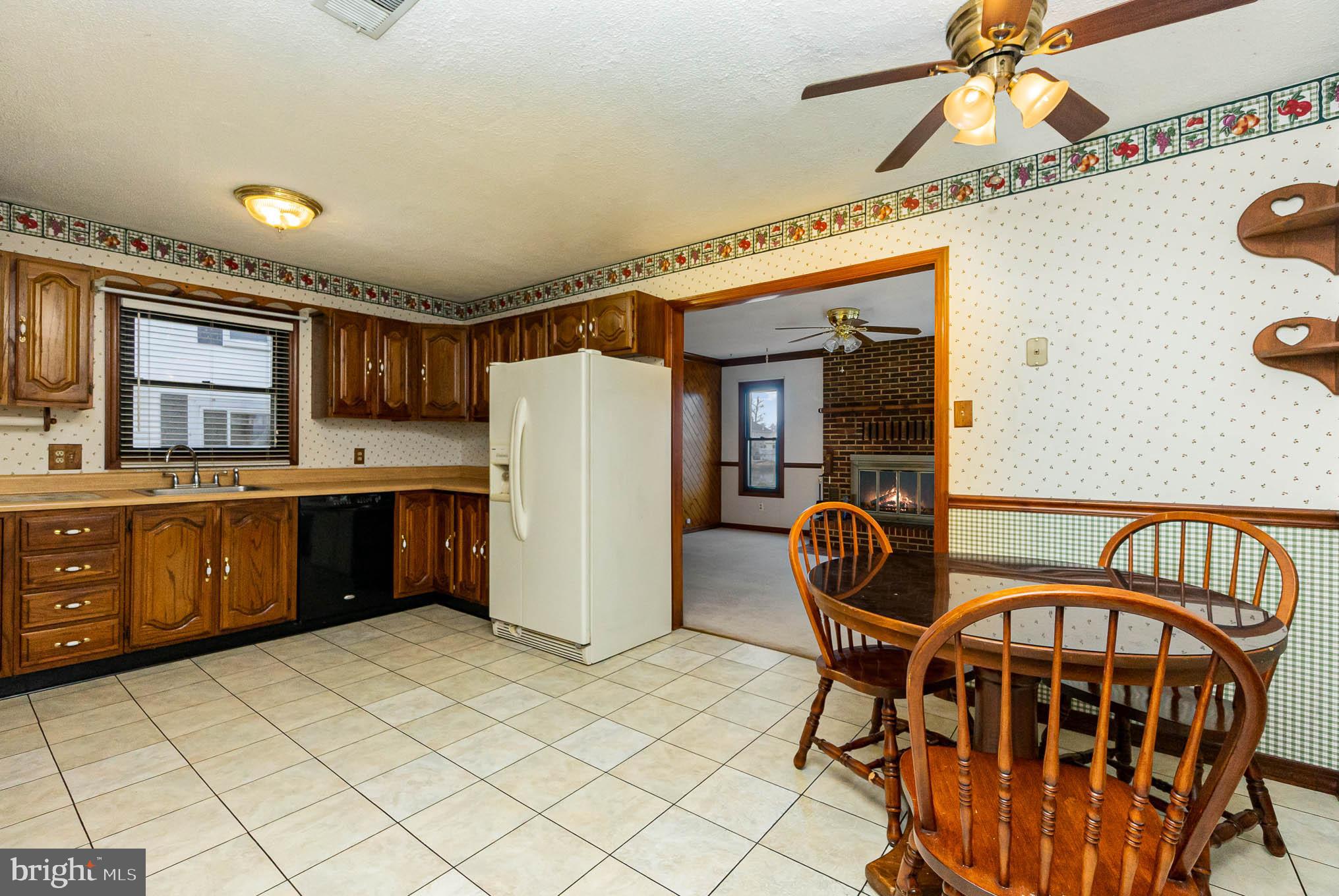 337 St Georges Road Essex, MD 21221 - Photo 17 of 37 Eat in Kitchen