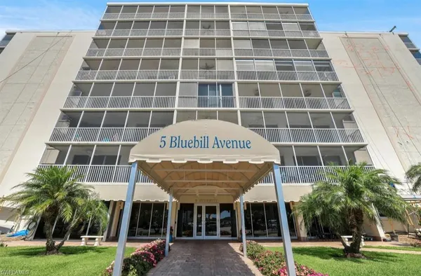 $1,995 | 5 Bluebill Avenue, Unit 812, Naples, FL 34108