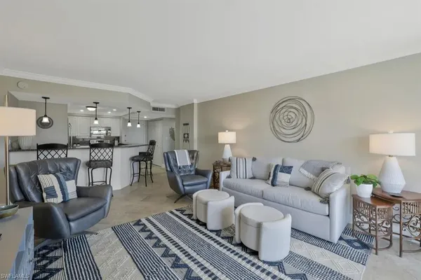 $1,995 | 5 Bluebill Avenue, Unit 812, Naples, FL 34108