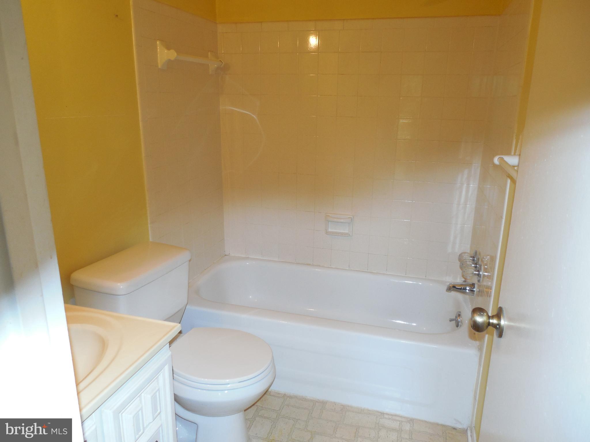 8952 Centerway Road Gaithersburg, MD 20879 - Photo 16 of 22 Upstairs Hall Bathroom
