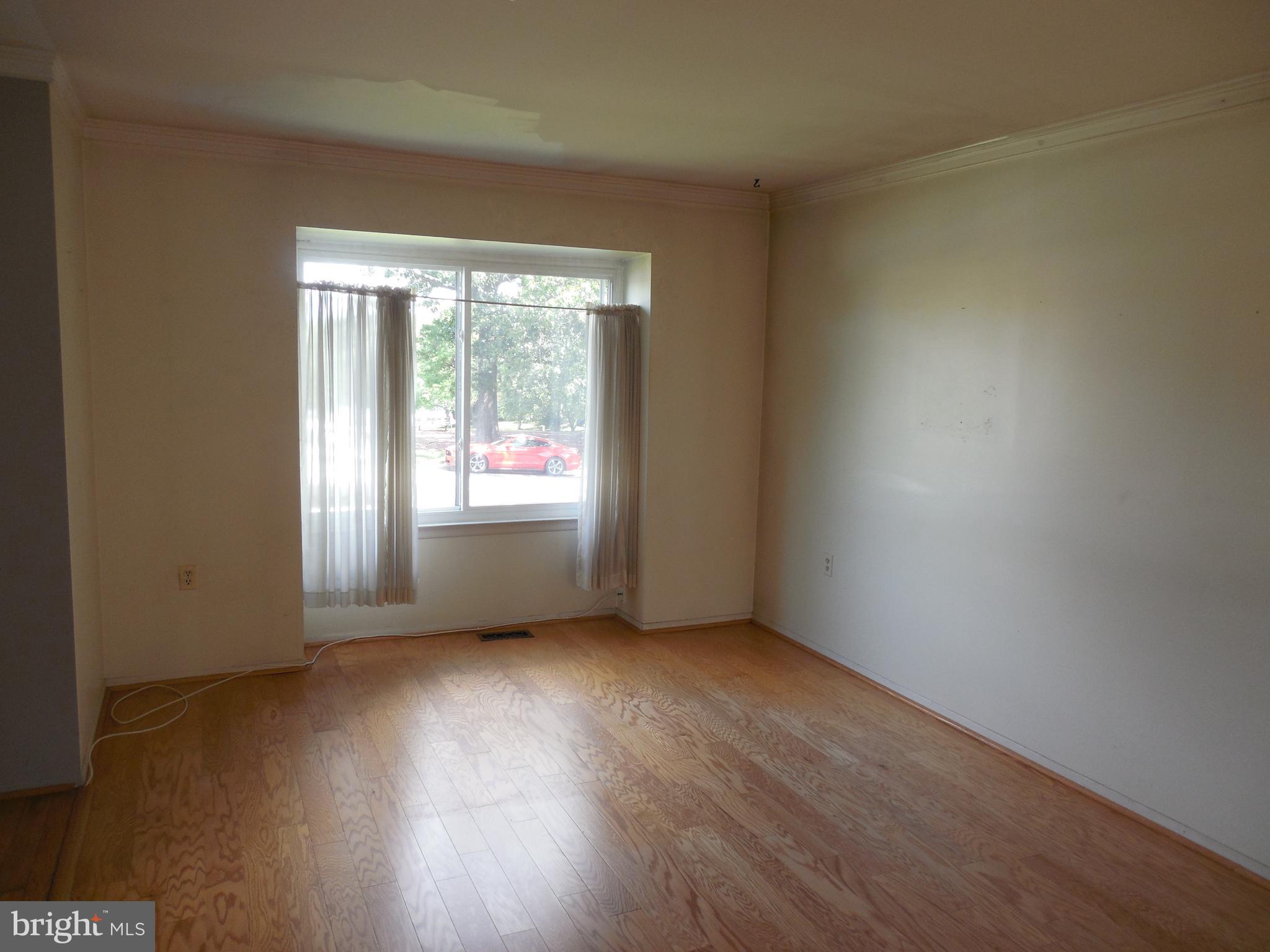 8952 Centerway Road Gaithersburg, MD 20879 - Photo 3 of 22 Living Room with wood floor.