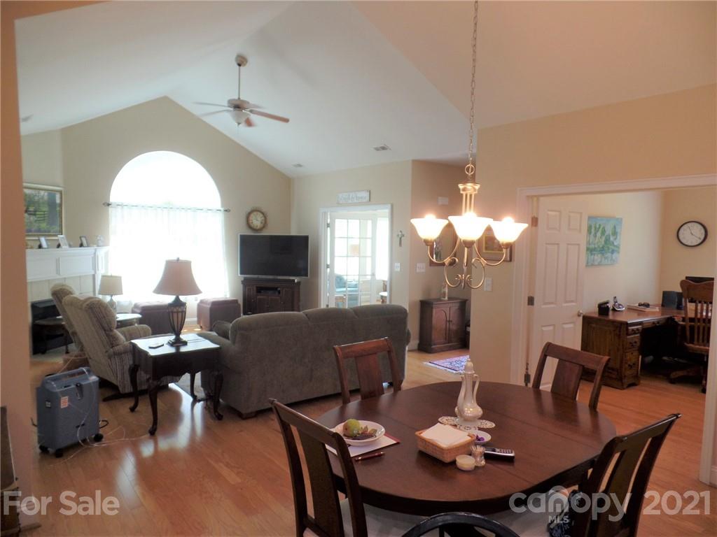 6305 Ridge Path Lane Charlotte, NC 28269 - Photo 12 of 30 Gallery Image 12