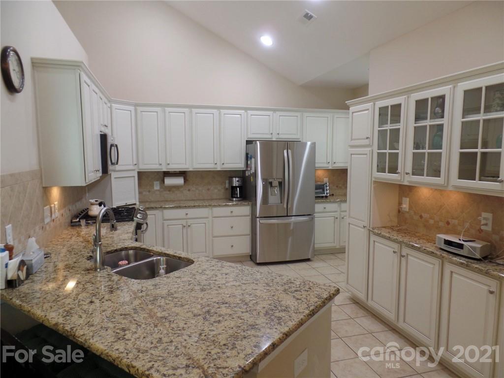 6305 Ridge Path Lane Charlotte, NC 28269 - Photo 14 of 30 Gallery Image 14