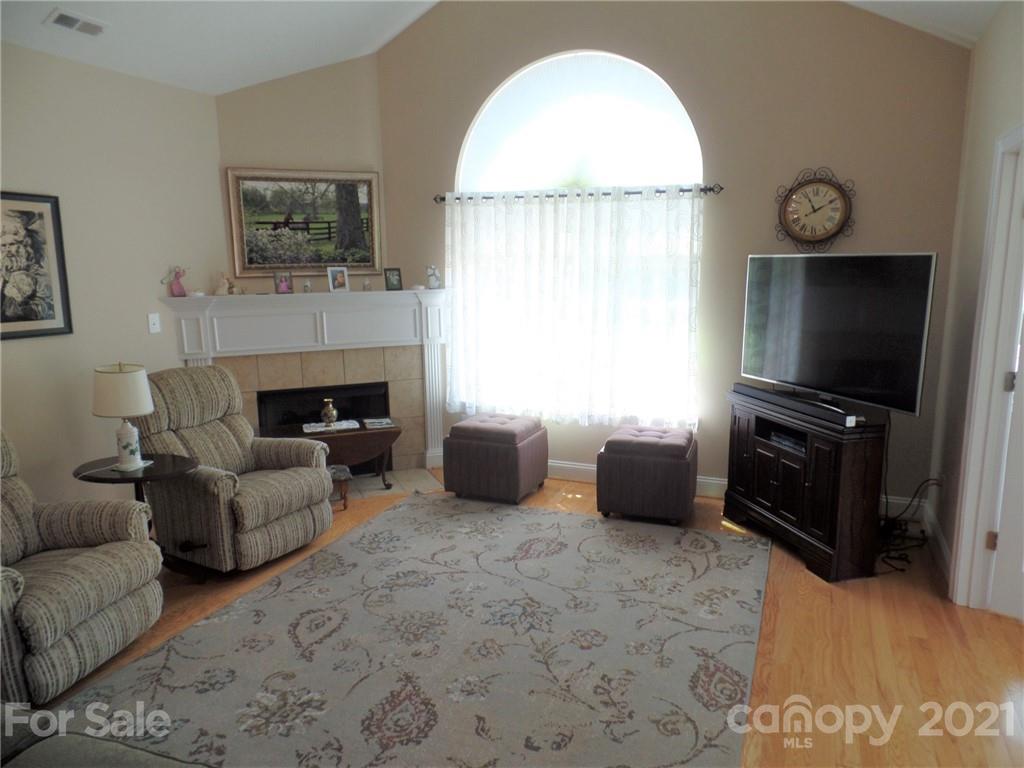 6305 Ridge Path Lane Charlotte, NC 28269 - Photo 5 of 30 Gallery Image 5