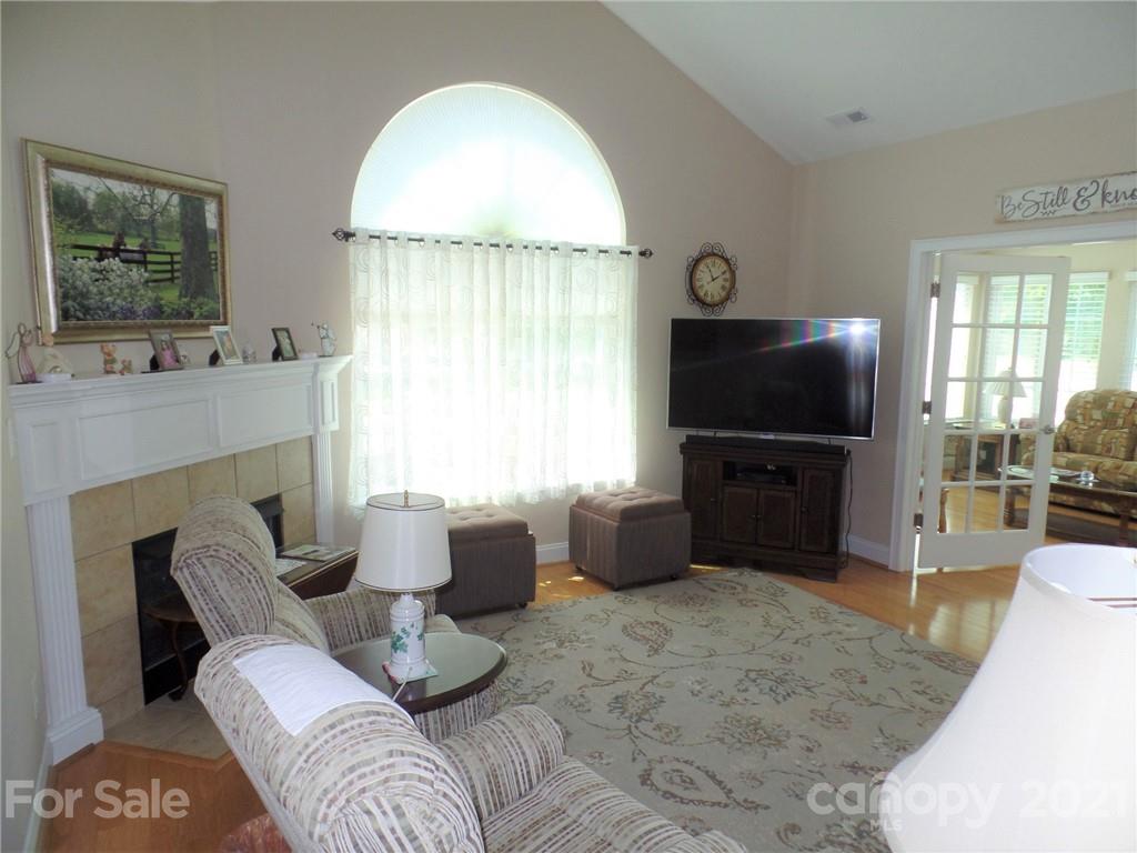 6305 Ridge Path Lane Charlotte, NC 28269 - Photo 6 of 30 Gallery Image 6