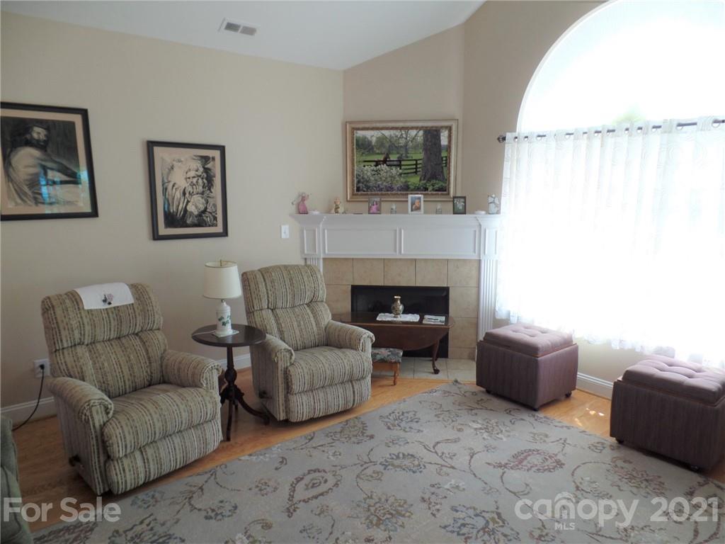 6305 Ridge Path Lane Charlotte, NC 28269 - Photo 7 of 30 Gallery Image 7