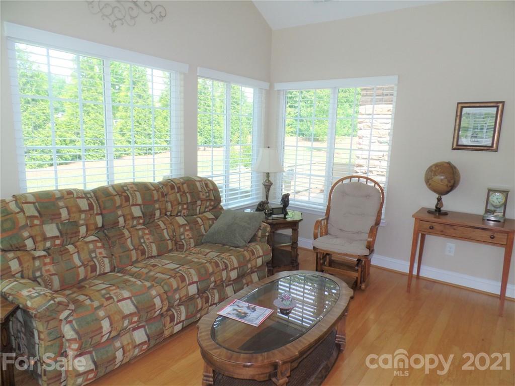 6305 Ridge Path Lane Charlotte, NC 28269 - Photo 9 of 30 Gallery Image 9