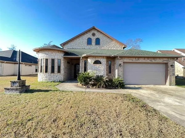 $2,999 | 6030 Queen's Court, Orange, TX 77630