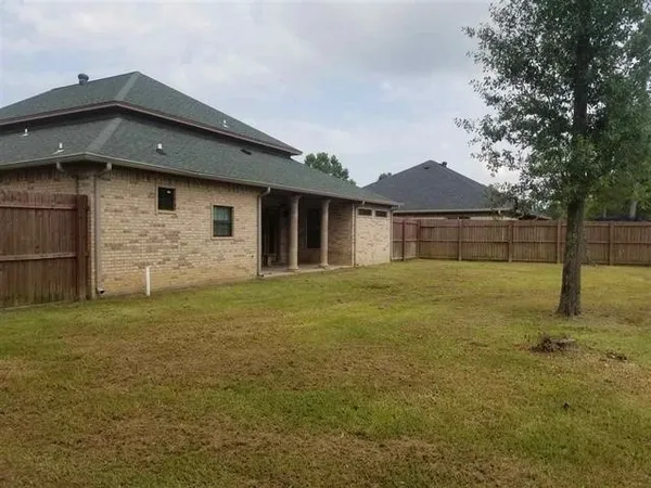 $2,999 | 6030 Queen's Court, Orange, TX 77630