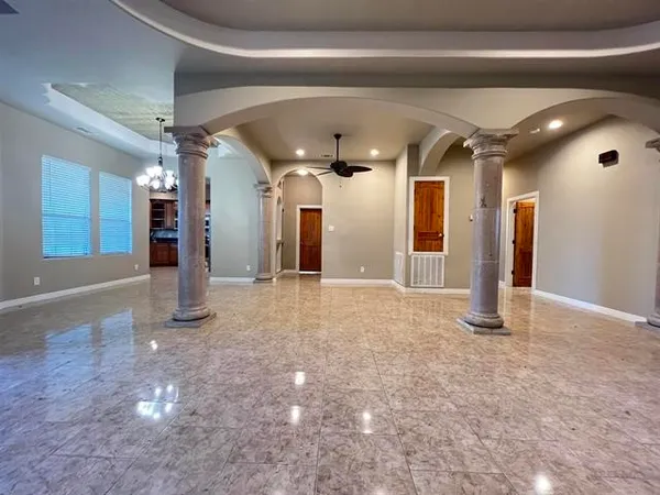 $2,999 | 6030 Queen's Court, Orange, TX 77630