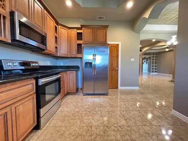 $2,999 | 6030 Queen's Court, Orange, TX 77630