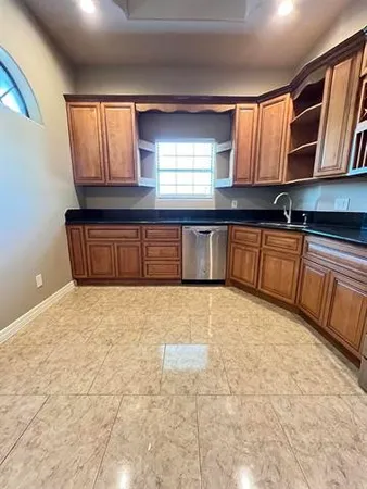 $2,999 | 6030 Queen's Court, Orange, TX 77630