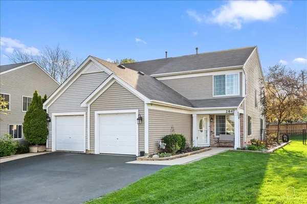 $324,900 | 2847 Sorrel Row, Unit 1, Lake In The Hills, IL 60156