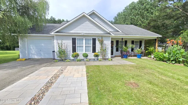 $314,900 | 108 Willowbend Drive, Burgaw, NC 28425