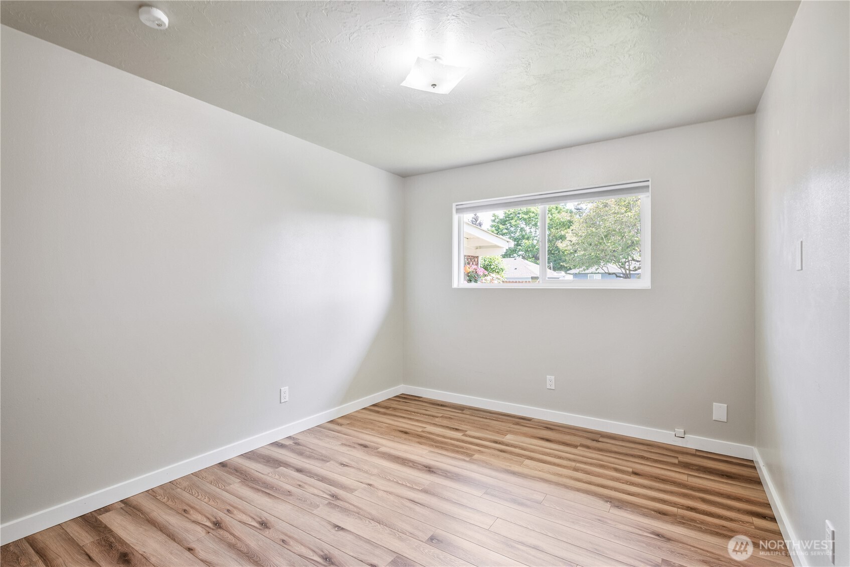 2943 Magnolia Street Longview, WA 98632 - Photo 21 of 36 an empty room with wooden floor and windows