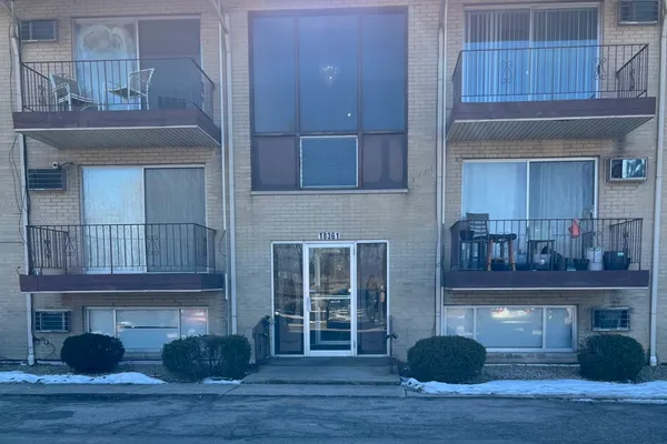 $1,400 | 18361 Glen Oak Avenue, Unit 1E, Lansing, IL 60438