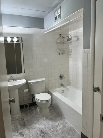 $1,400 | 18361 Glen Oak Avenue, Unit 1E, Lansing, IL 60438