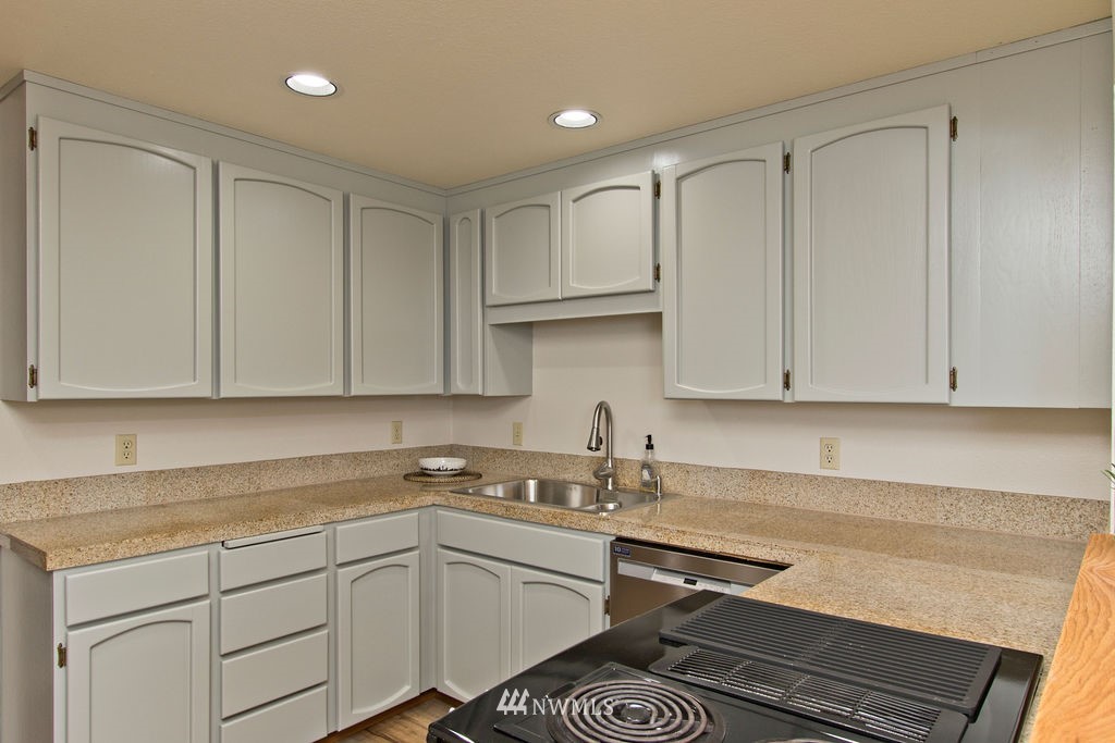 2210 Southeast 8th Drive Renton, WA 98057 - Photo 11 of 30