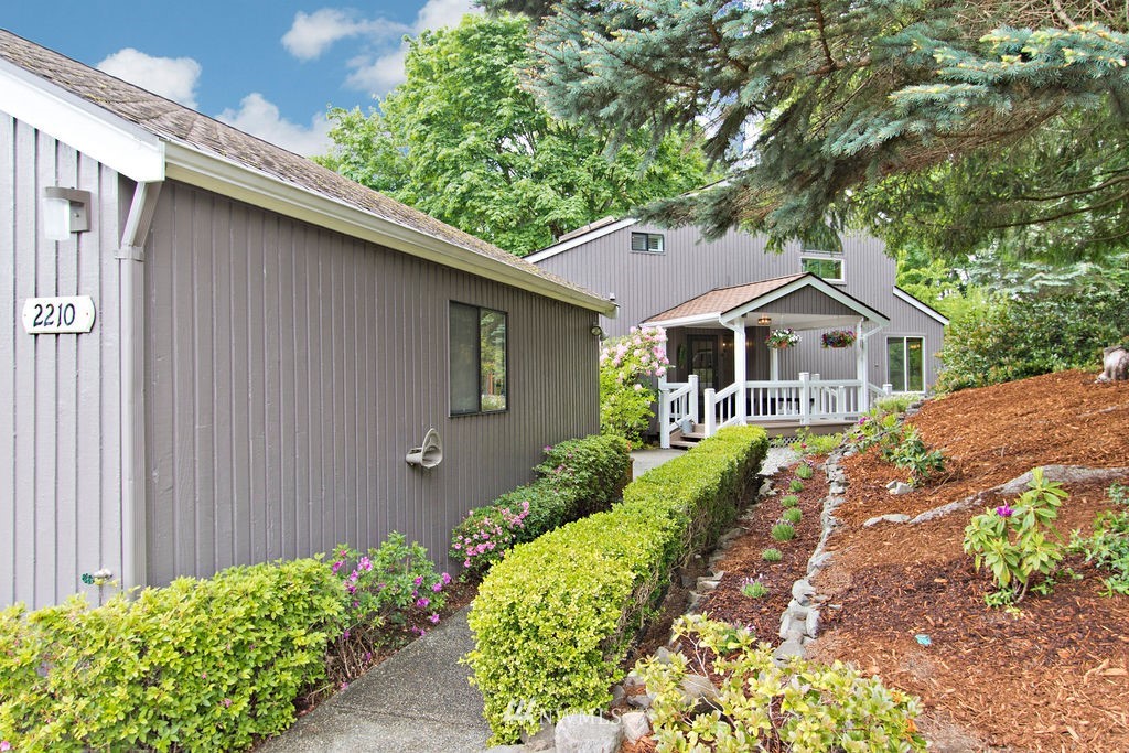 2210 Southeast 8th Drive Renton, WA 98057 - Photo 5 of 30