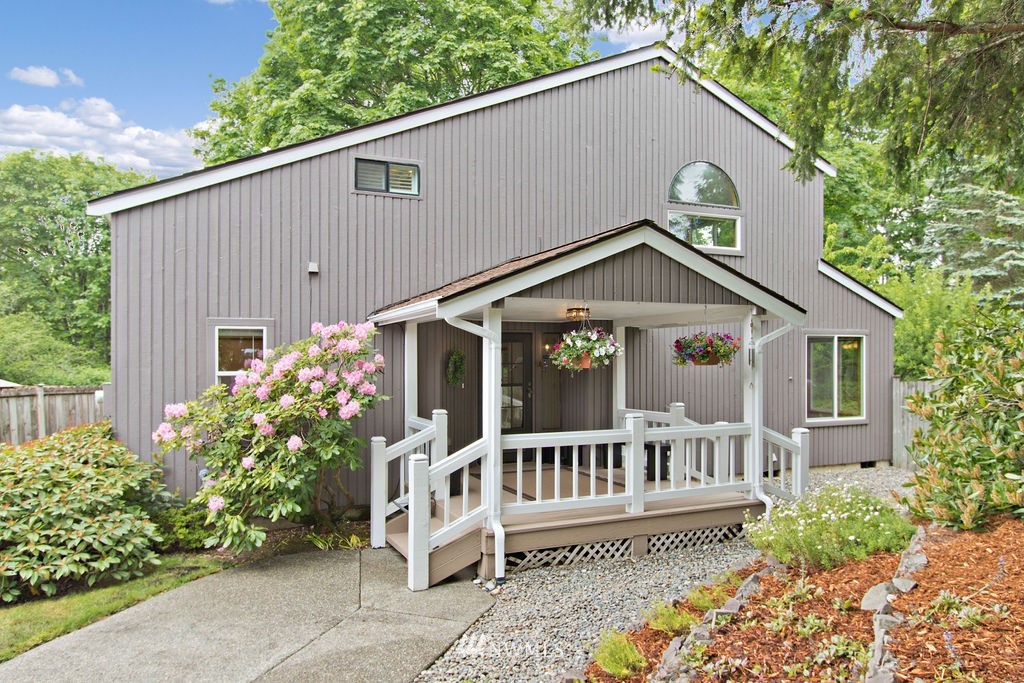 2210 Southeast 8th Drive Renton, WA 98057 - Photo 6 of 30