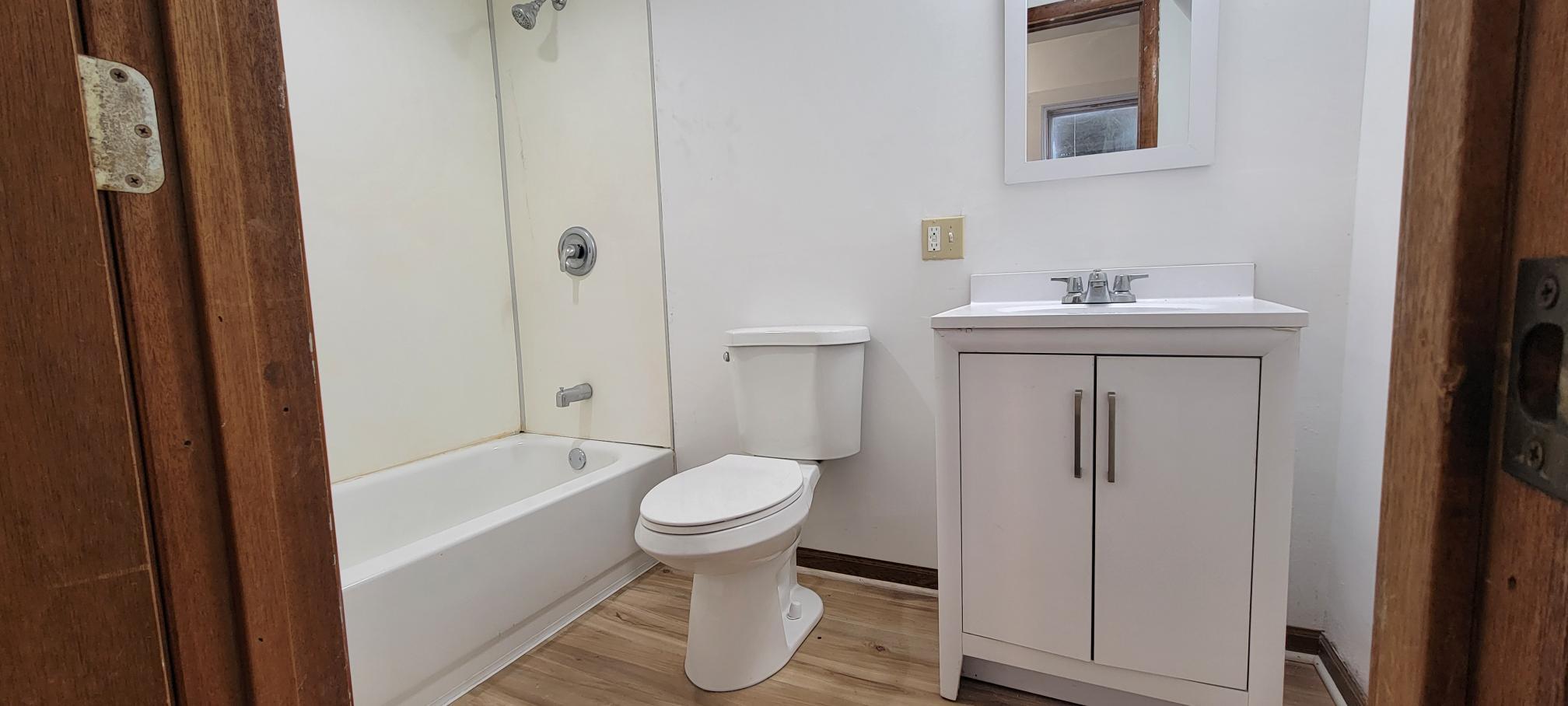 2815 North Shore Drive Delavan, WI 53115 - Photo 11 of 19 Master Bath