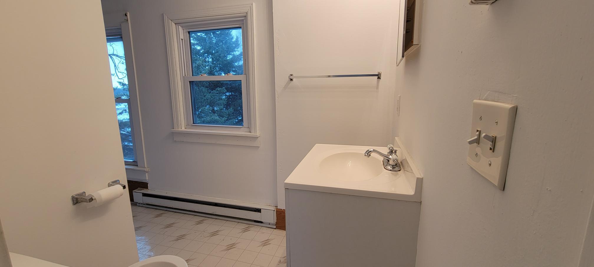 2815 North Shore Drive Delavan, WI 53115 - Photo 17 of 19 Upper Bath