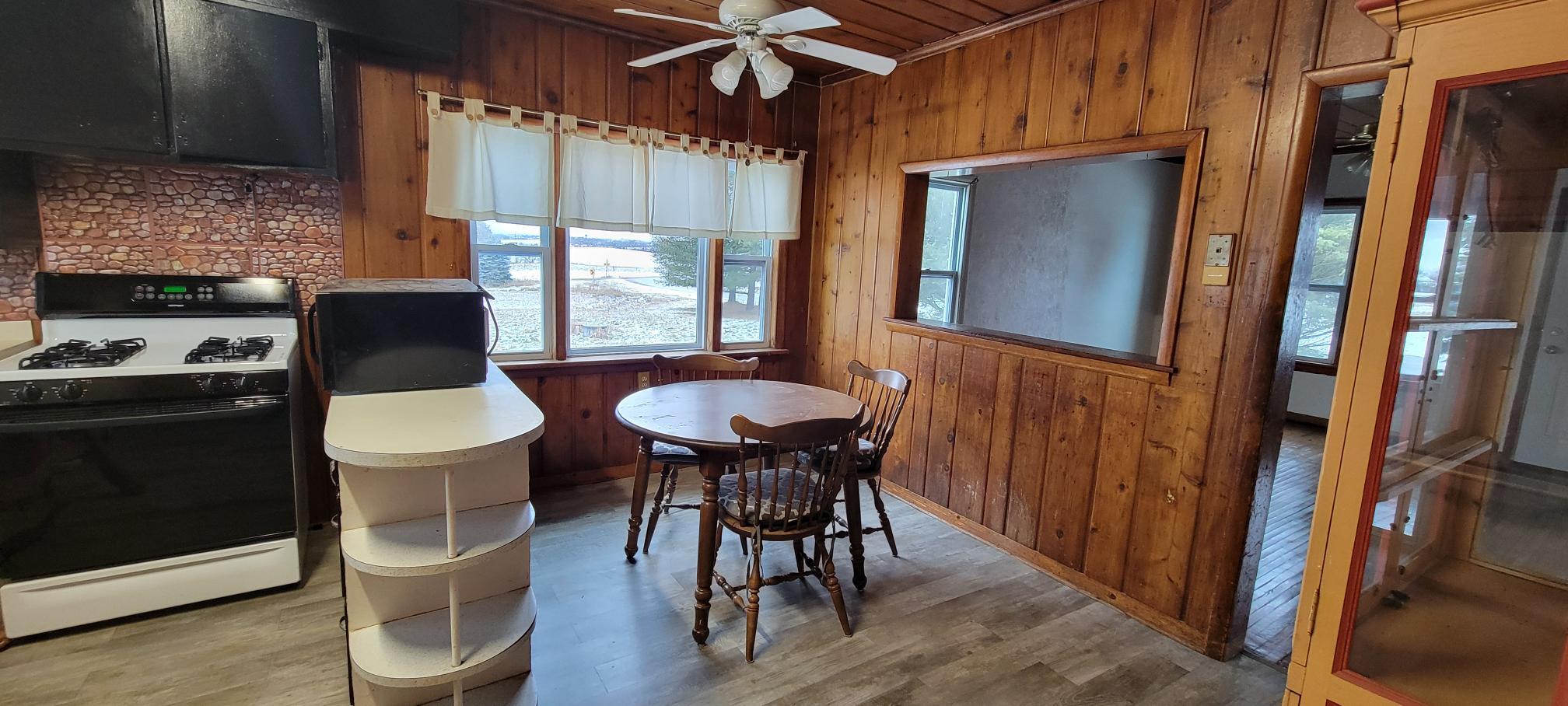 2815 North Shore Drive Delavan, WI 53115 - Photo 4 of 19 Kitchen