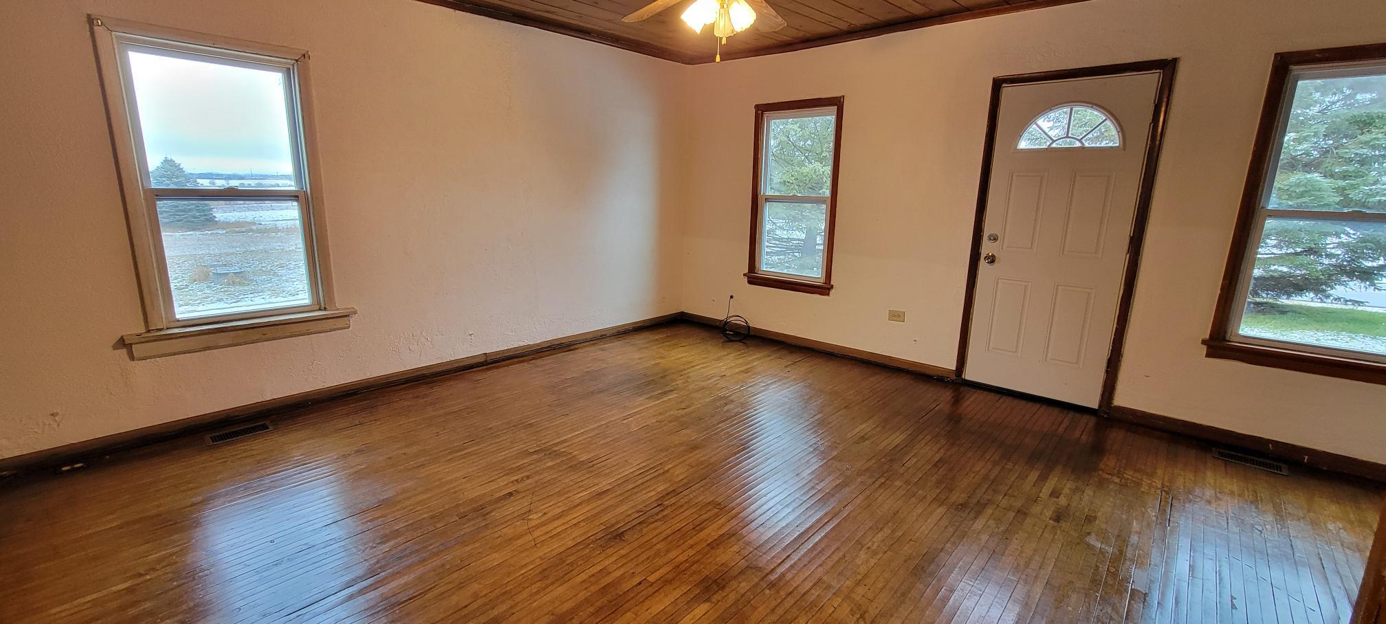 2815 North Shore Drive Delavan, WI 53115 - Photo 6 of 19 Living Room