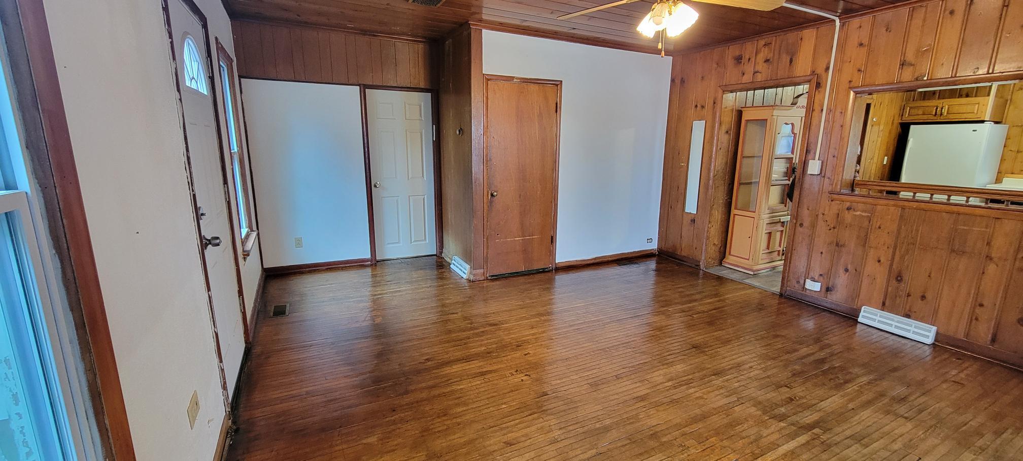 2815 North Shore Drive Delavan, WI 53115 - Photo 8 of 19 Living Room