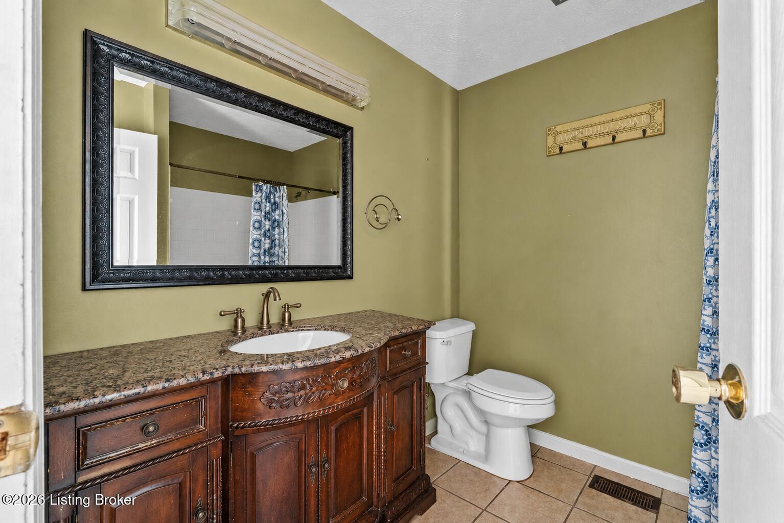 6311 May Pen Road Louisville, KY 40228 - Photo 18 of 46 Full Bathroom #1