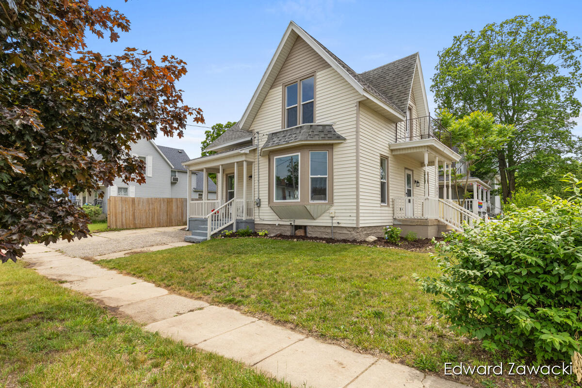 404 South Bridge Street Belding, MI 48809 - Photo 2 of 39