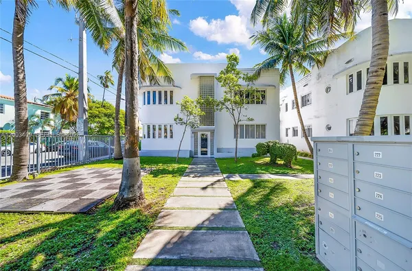 $2,200 | 557 Michigan Avenue, Unit 212, Miami Beach, FL 33139