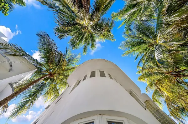$2,200 | 557 Michigan Avenue, Unit 212, Miami Beach, FL 33139