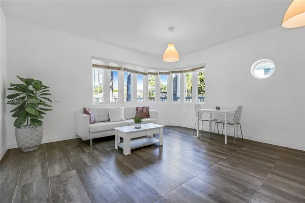 $2,200 | 557 Michigan Avenue, Unit 212, Miami Beach, FL 33139