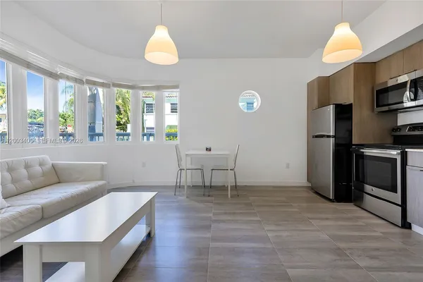 $2,200 | 557 Michigan Avenue, Unit 212, Miami Beach, FL 33139