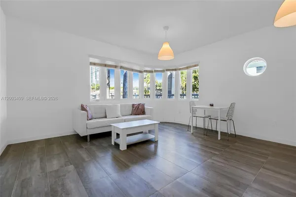 $2,200 | 557 Michigan Avenue, Unit 212, Miami Beach, FL 33139