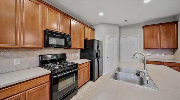 $2,190 | 87 West Twinvale Loop, Conroe, TX 77384