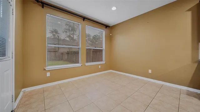 $2,250 | 87 West Twinvale Loop, Conroe, TX 77384