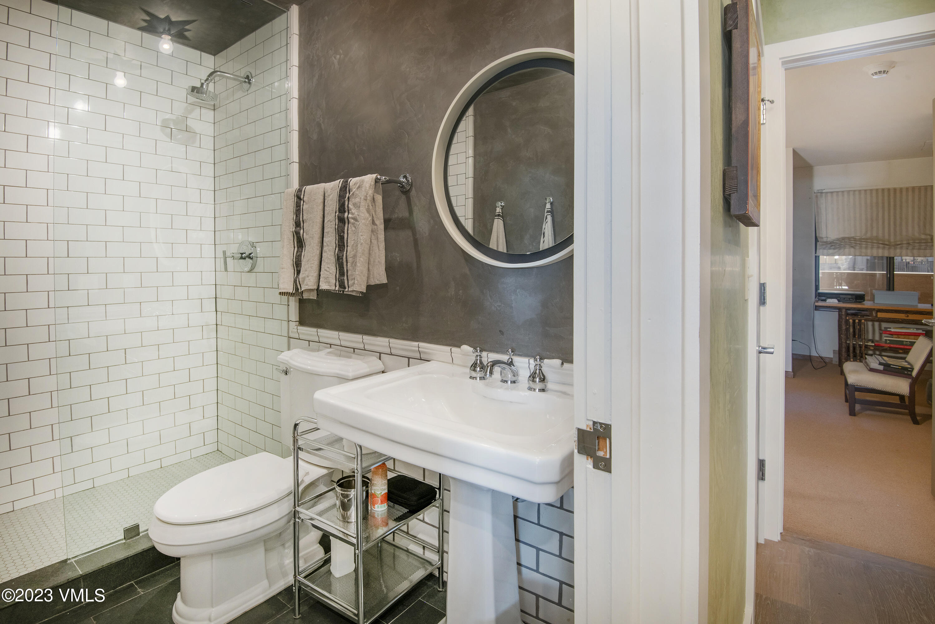 137 Benchmark Road, Unit 327 Avon, CO 81620 - Photo 17 of 43 a bathroom with a sink toilet and a mirror