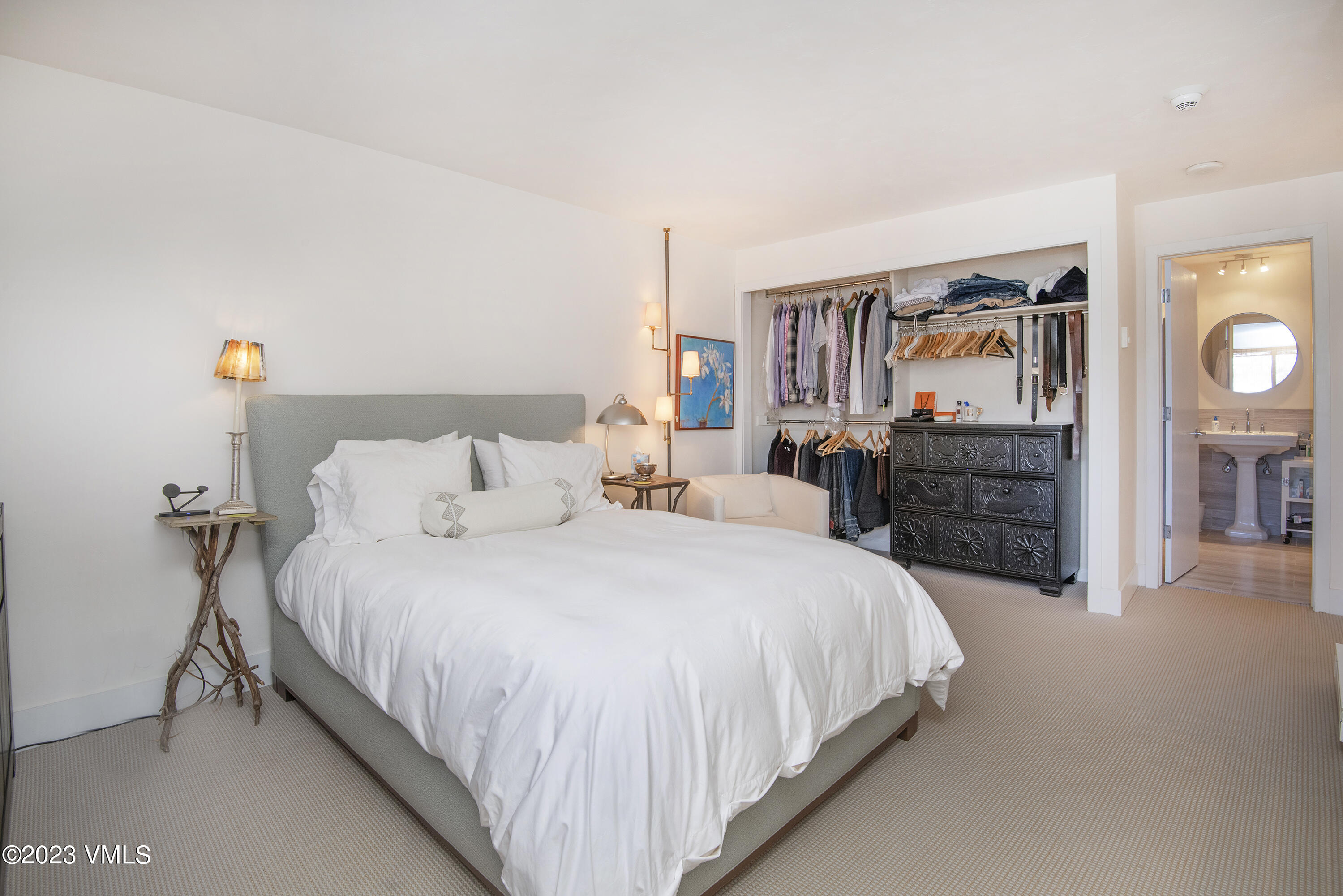 137 Benchmark Road, Unit 327 Avon, CO 81620 - Photo 24 of 43 a spacious bedroom with a bed and a flat screen tv