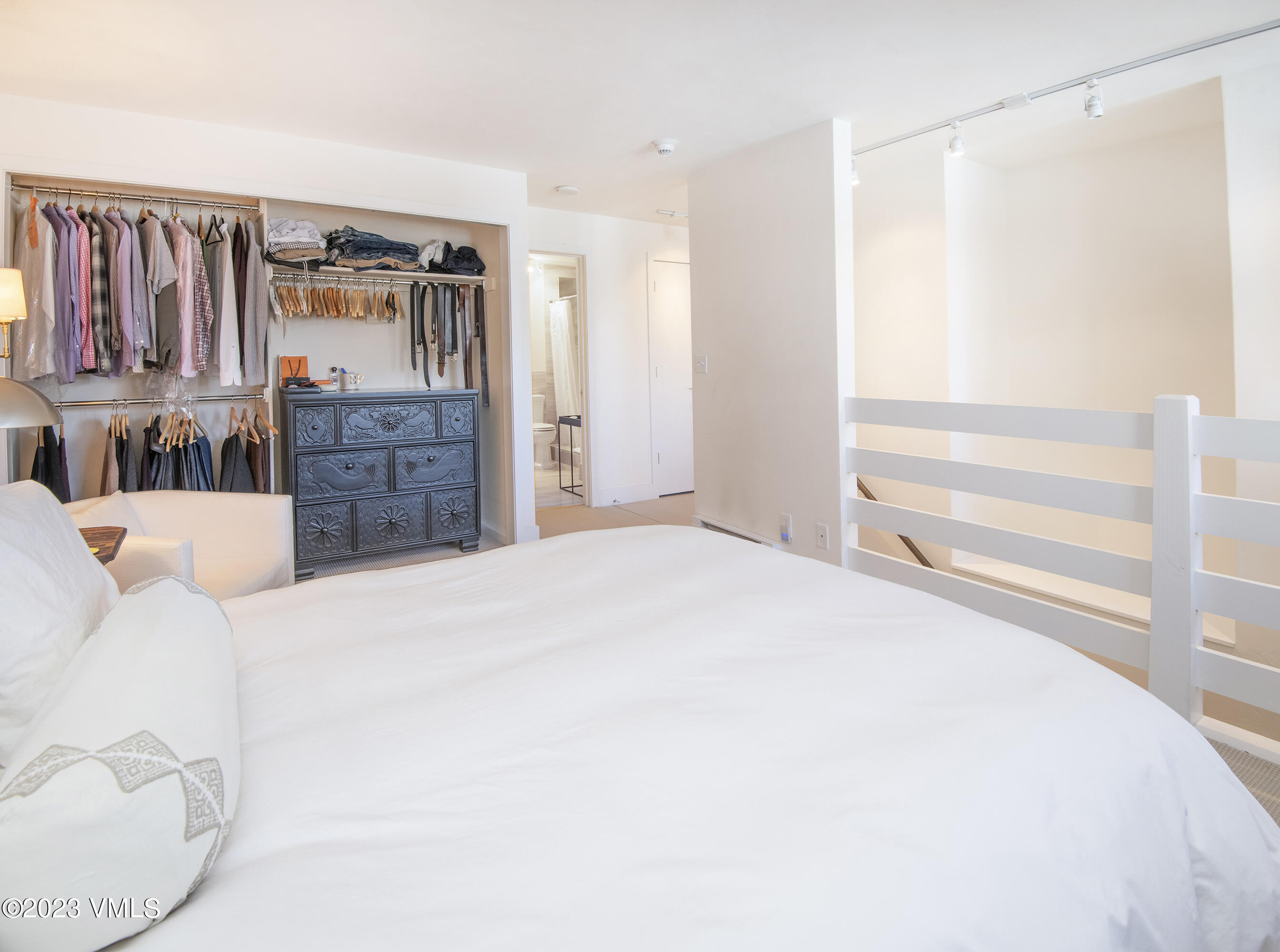 137 Benchmark Road, Unit 327 Avon, CO 81620 - Photo 25 of 43 a bedroom with a large bed and a window