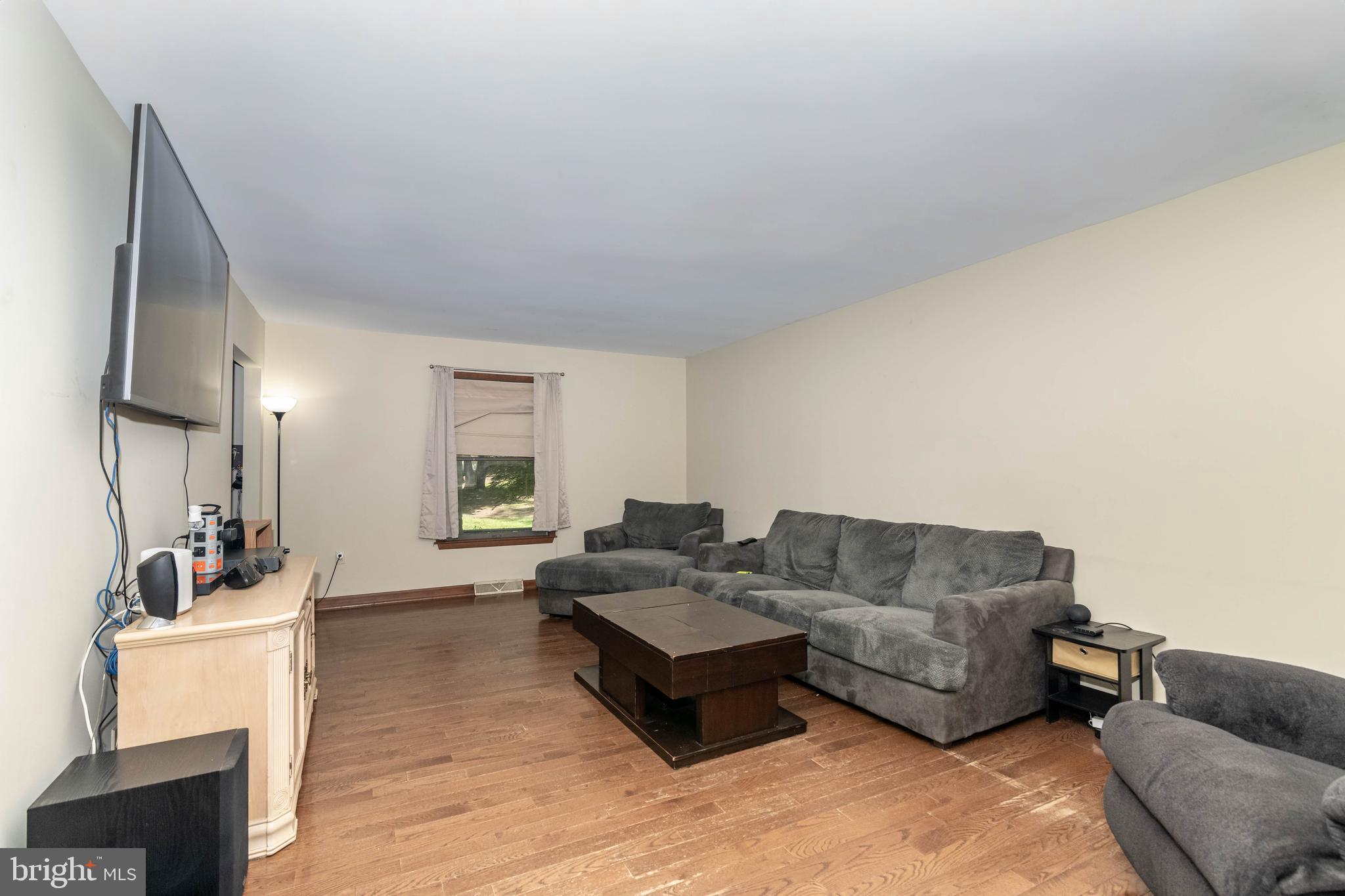 4 Mill Road Shamong, NJ 08088 - Photo 8 of 64 Living Room
